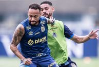 Neymar volta e Santos vence Água Santa por 3 a 2 em jogo-treino