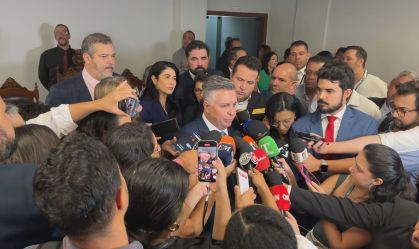 Álvaro Damião toma posse em BH e promete estátua de bronze de Fuad Noman