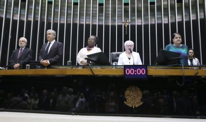 Com familiares de Herzog e Rubens Paiva, Câmara enaltece direito à verdade
