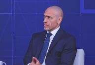 Existe um problema estrutural na economia do mundo, diz professor HOC