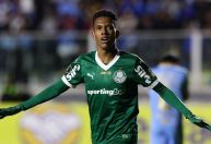 Aniversariante, Estêvão faz gol do Palmeiras, mas vomita na altitude