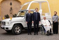 Elétrico e sustentável: conheça o último papamóvel do papa Francisco