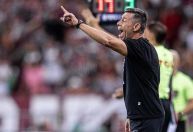 “Não deu praticamente nada certo”, lamenta Caixinha após derrota do Santos
