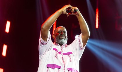 Péricles diz que pagode dos anos 1990 ensinou o homem a falar de amor