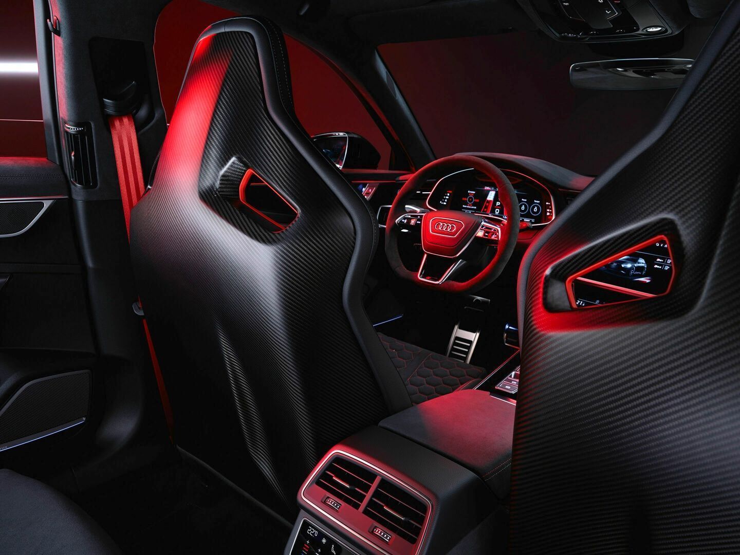 Interior do Audi RS 6 tem bancos em formato concha em fibra de carbono • Divulgação