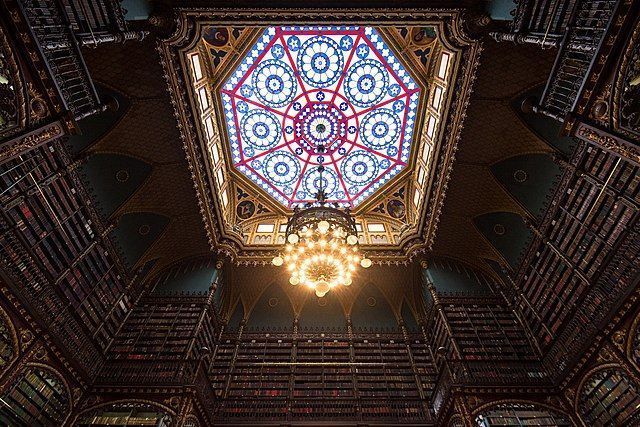 Biblioteca Real Gabinete Português de Leitura, no RJ • Donatas Dabravolskas/Wikimedia Commons