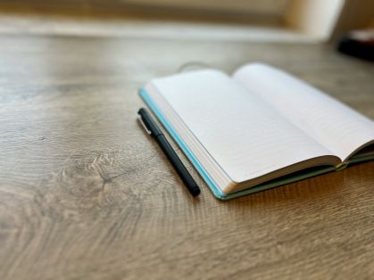 Caderno com folhas em branco