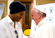 Ídolo do Atlético-MG se emocionou ao encontrar o Papa Francisco; relembre