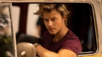 Ator de "Outer Banks" entra para elenco de filme de livro de Colleen Hoover