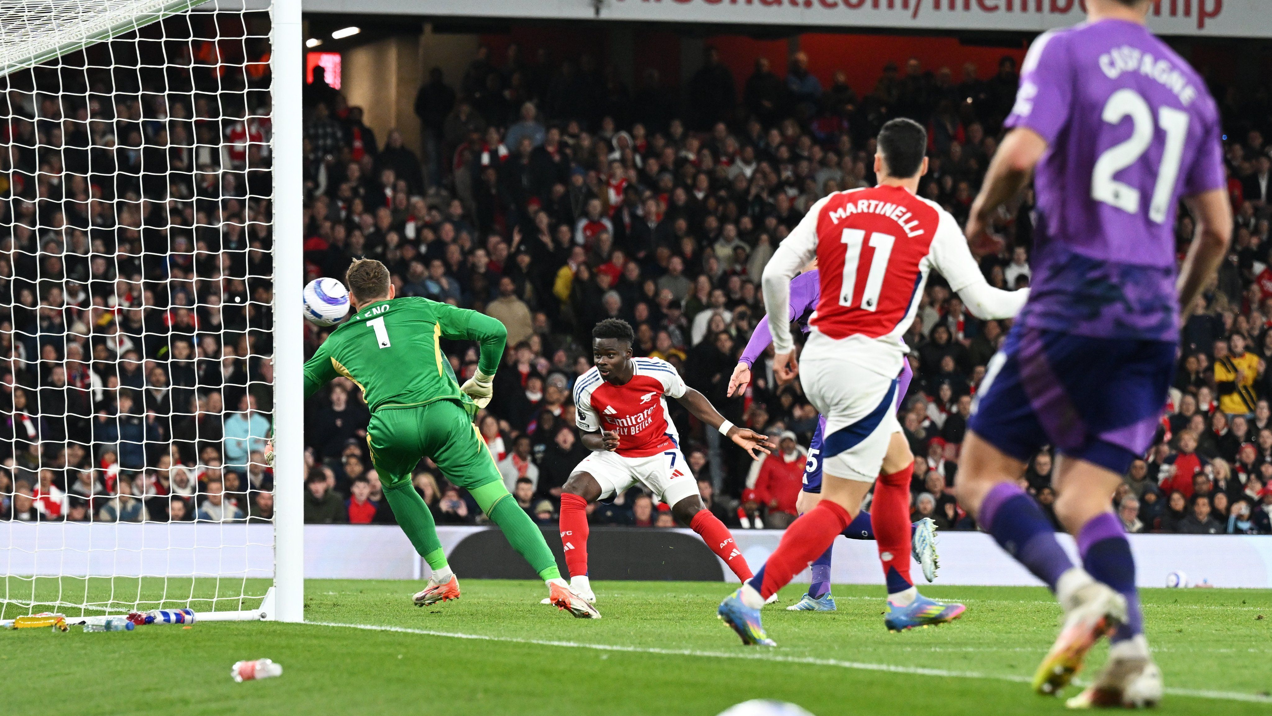 Saka marca em vitória Arsenal