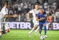 Com "lei do ex", Santos perde para Bragantino e segue no Z4 do Brasileirão