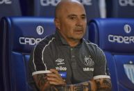 Torcida do Santos grita nome de Sampaoli após goleada sofrida para o Vasco