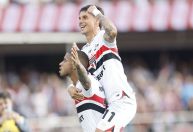 São Paulo bate o Santos em clássico e vence a primeira no Brasileirão