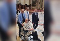 Papa Francisco faz aparição surpresa na Basílica de São Pedro, no Vaticano