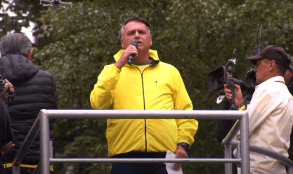 O ex-presidente Jair Bolsonaro (PL) durante ato na avenida Paulista, em São Paulo, em prol da anistia aos condenados no 8 de Janeiro