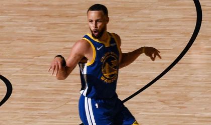 Warriors vencem Rockets em estreia dos playoffs com show de Curry
