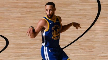 Steph Curry dá show em vitória dos Warriors