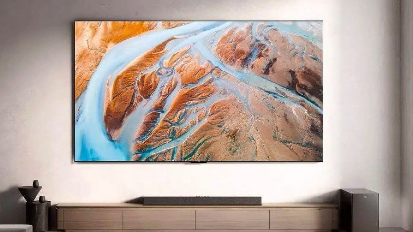 TVs embutidas na parede podem exigir uma higienização mais cuidadosa, já que a parte traseira pode não ser facilmente acessível • TCL
