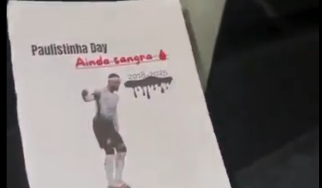 Torcedores colam adesivos com provocação ao Palmeiras
