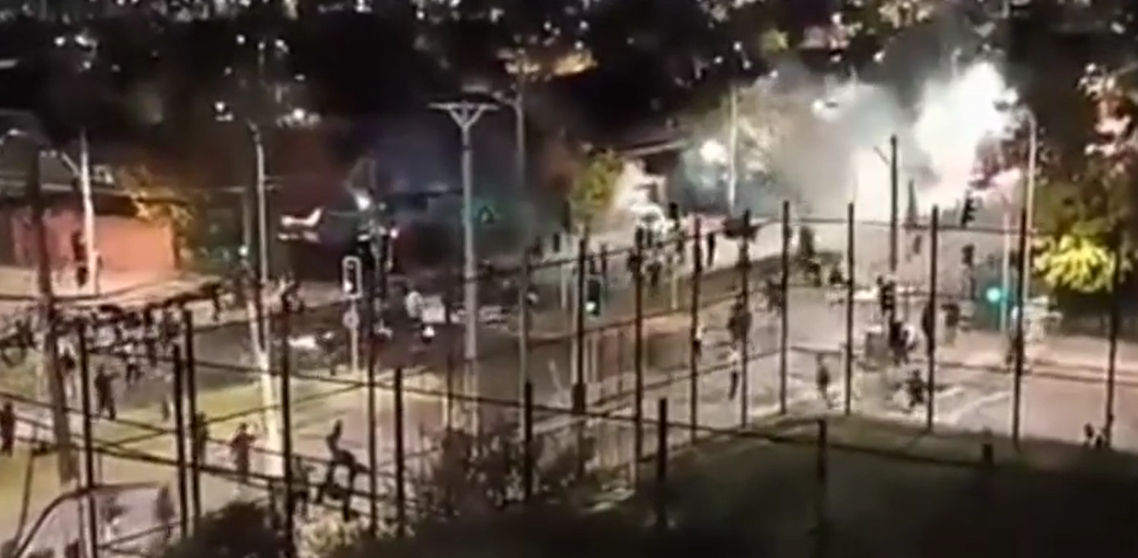Torcedores e polícia brigam em Santiago