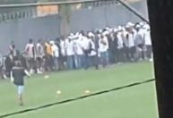 Torcedores do Santos invadem CT após derrota para o RB Bragantino