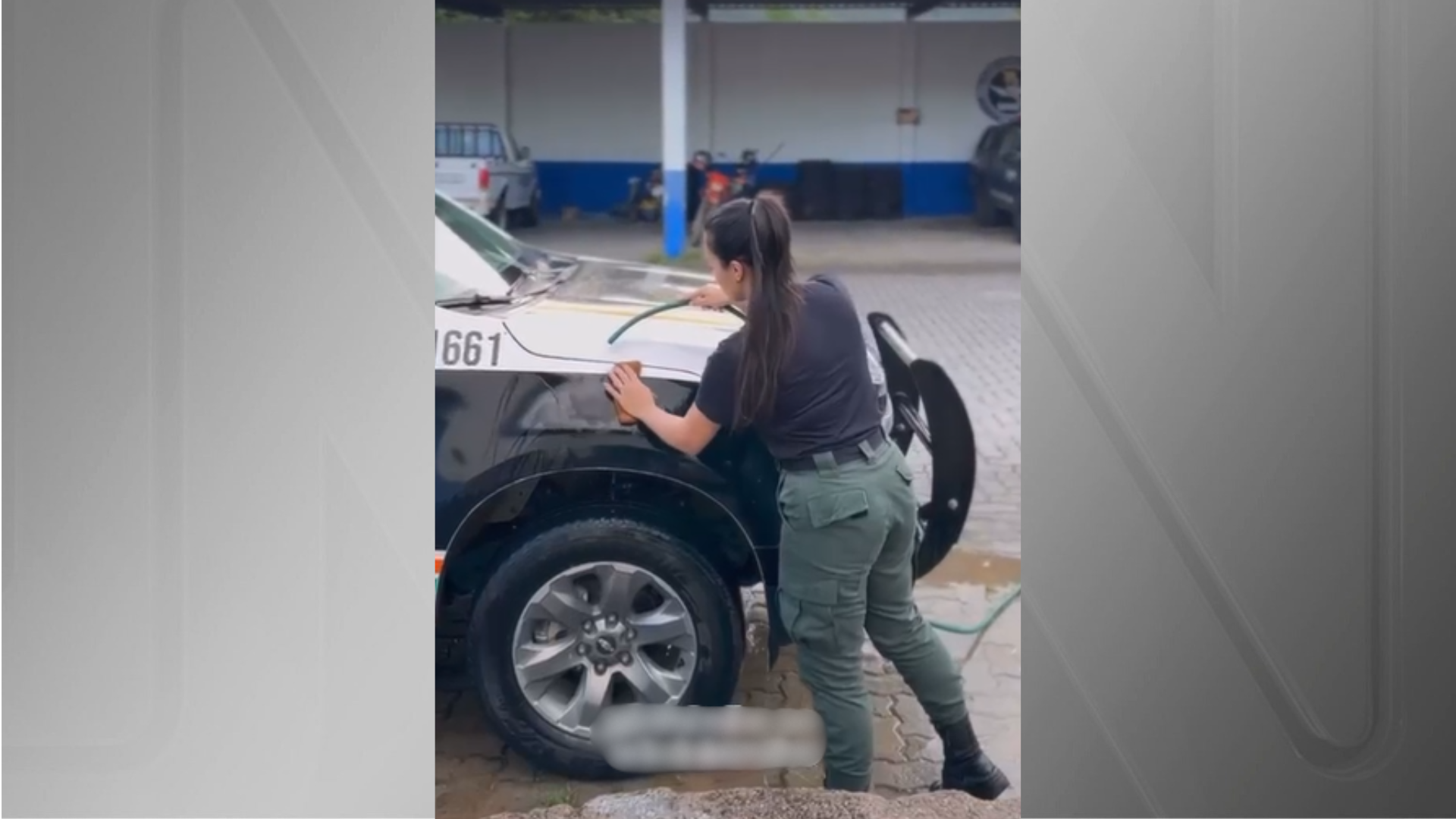 Vídeo de PM lavando viatura foi postado nas redes sociais da agente