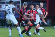 Vitória sai atrás, mas busca empate com o Grêmio no Brasileirão
