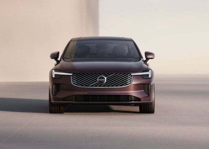 Dianteira tem assinatura tradicional nos faróis • Volvo/Divulgação