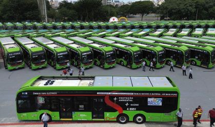 Mercedes entrega 175 ônibus a Prefeitura de SP, mas não recebe pagamento