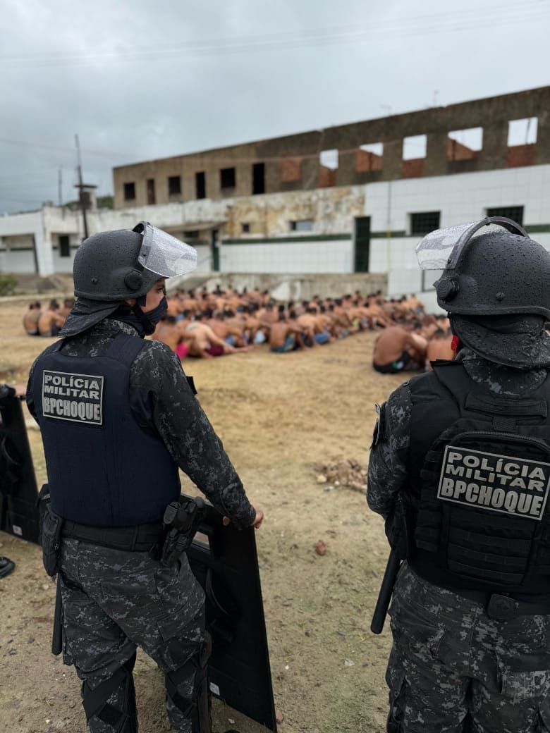 Operação para transferência de detentos mobilizou cerca de 450 policiais • Divulgação/SEAP-PE