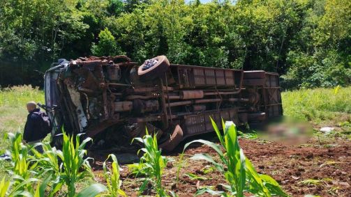 Ônibus com alunos e professores da UFSM tombou no interior do Rio Grande do Sul