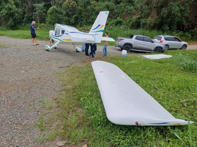 Avião pousou em rodovia federal em Santa Catarina • PRF