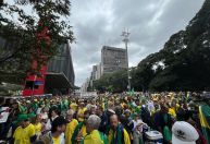 Com café e sem discurso: o "esquenta" de Bolsonaro e aliados antes de ato