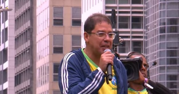 O deputado Altineu Côrtes, vice-presidente da Câmara, ao lado de Jair Bolsonaro e de Silas Malafaia na manifestação pela anistia aos envolvidos no 8 de Janeiro