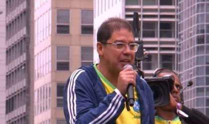 O deputado Altineu Côrtes, vice-presidente da Câmara, ao lado de Jair Bolsonaro e de Silas Malafaia na manifestação pela anistia aos envolvidos no 8 de Janeiro