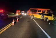 Família morre em acidente entre carro e ônibus escolar no Paraná