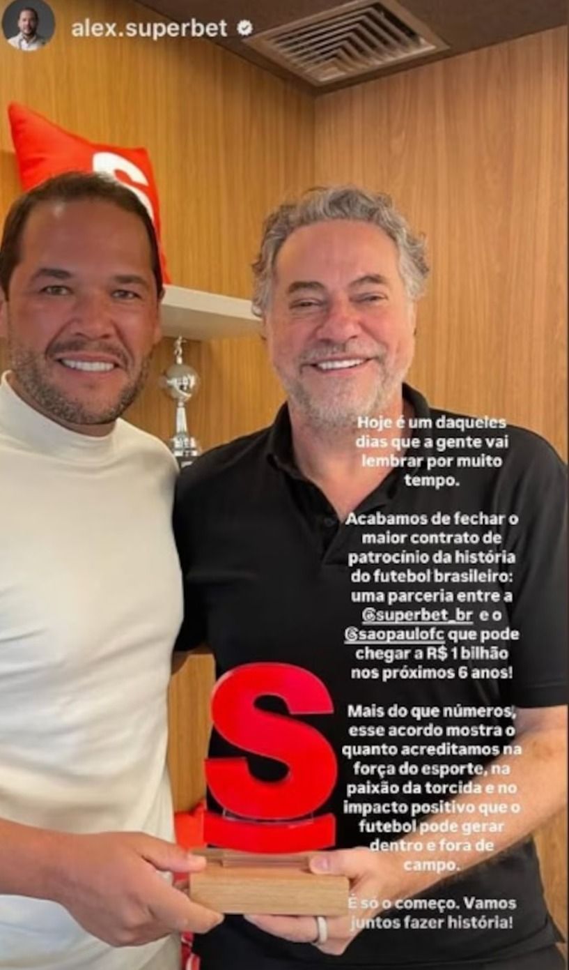 Julio Casares, presidente do SPFC, posa ao lado do CEO da Superbet • Foto: Reprodução / Instagram