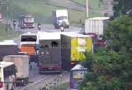Colisão entre três veículos interdita parte da rodovia Anhanguera, em SP 