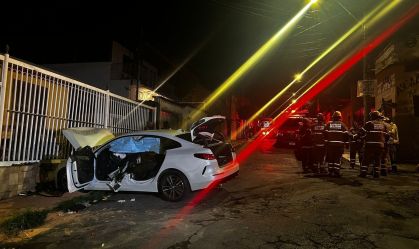 BMW colide contra imóvel em Belo Horizonte