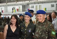 Exército forma primeira mulher piloto da história da corporação