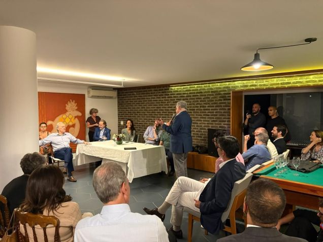 Lewandowski ouve pergunta do advogado Antonio Cláudio Mariz de Oliveira em evento sobre a PEC da Segurança Pública, em São Paulo • CNN