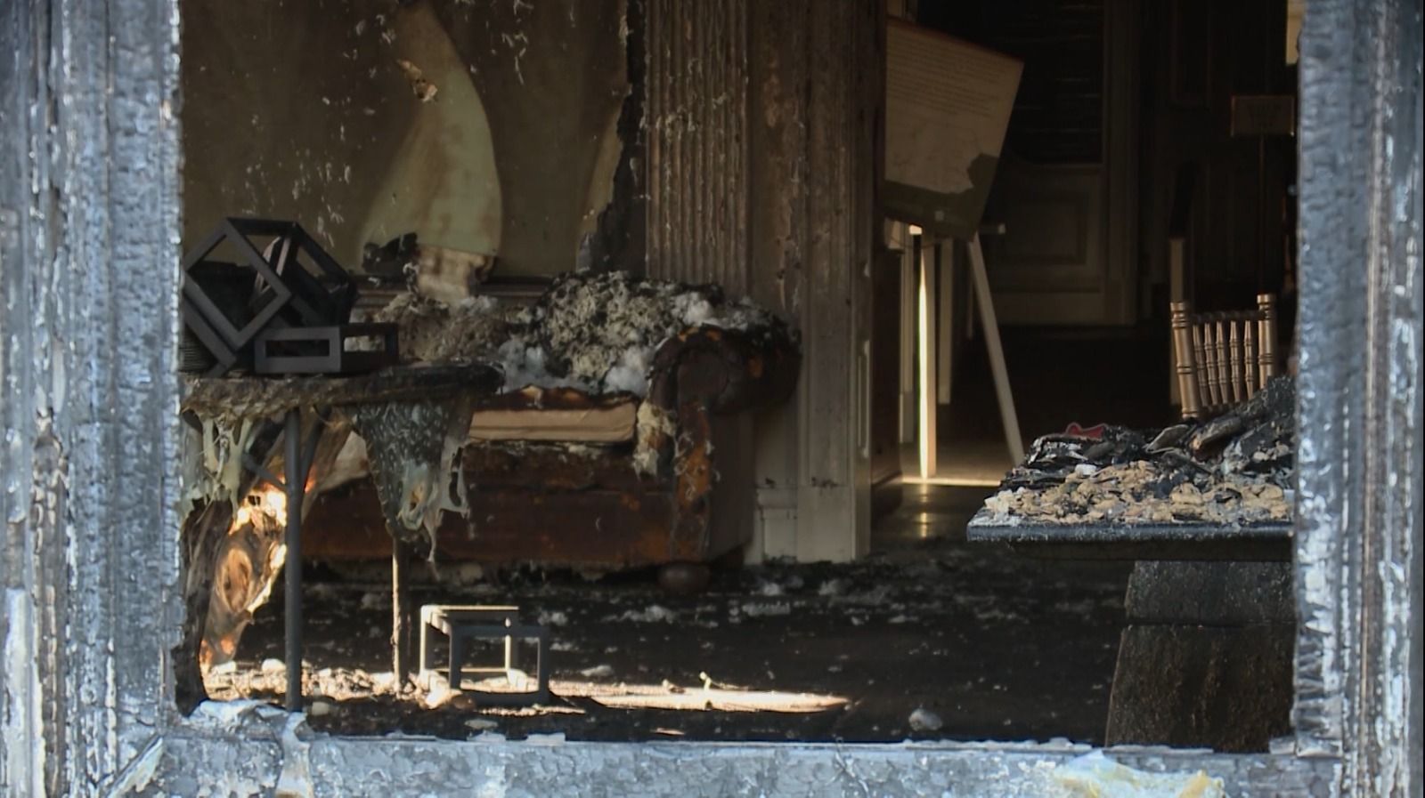 Incêndio criminoso na residência oficial do governador da Pensilvânia, Josh Shapiro.