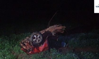 Colisão entre carreta e carro deixa cinco mortos em rodovia de MT