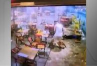 Vídeo: PM é preso após disparar tiros dentro de bar na Bahia
