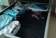 Foragida por matar marido é presa escondida dentro de cama box no Rio
