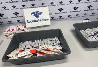 Homem é flagrado tentando entrar com 249 canetas de Mounjaro em aeroporto