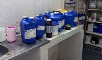 Materiais apreendidos em fábrica de cosméticos clandestina