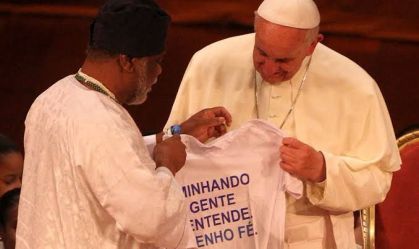 Babalaô Ivanir homenageia papa Francisco e relembra encontro em 2013
