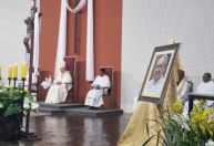 Missa em homenagem ao papa Francisco reúne dois mil fiéis em Belo Horizonte