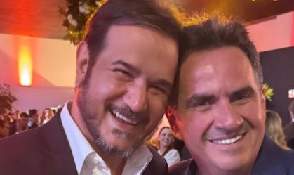Após acordo de federação, presidentes do PP e União posam juntos para foto